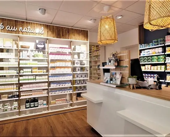 Rayons de la Pharmacie Bordeaux 24 – intérieur de l’officine